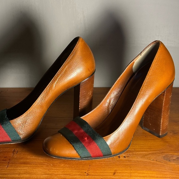 Gorgeous Vintage Gucci Pumps - Picture 3 of 4